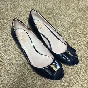Vince Camuto navy patent wedges - size 7.5 EUC